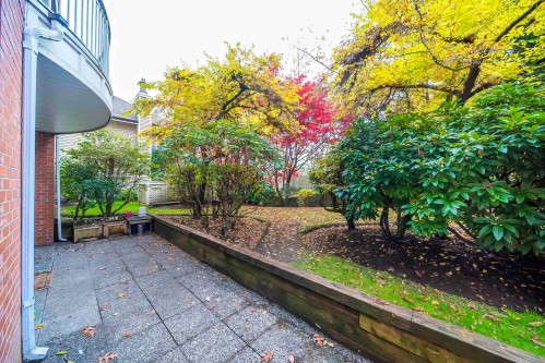 203-5270 Oakmount Crescent, Burnaby, BC 