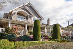 2185 Lawson Avenue  West Vancouver, BC V7V 2E1