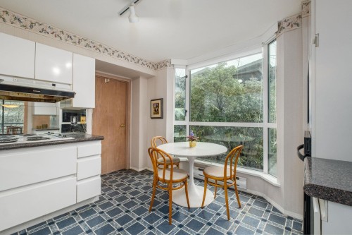 101-1427 Duchess Avenue, West Vancouver, BC 