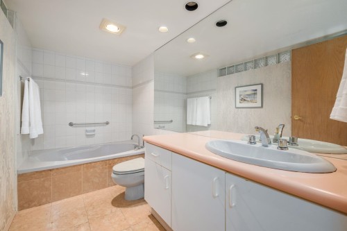 101-1427 Duchess Avenue, West Vancouver, BC 