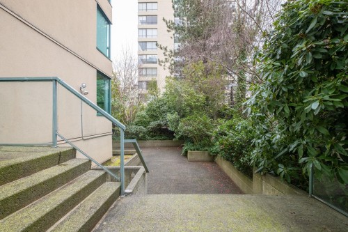 101-1427 Duchess Avenue, West Vancouver, BC 