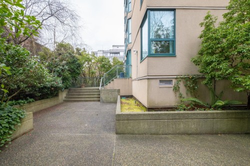 101-1427 Duchess Avenue, West Vancouver, BC 