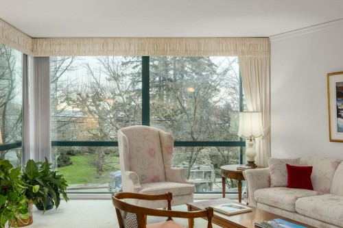 101-1427 Duchess Avenue, West Vancouver, BC 