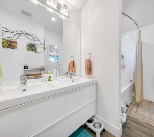 153 19Th Avenue W, Vancouver, BC 