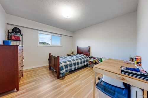 465 Felton Road, North Vancouver, BC 