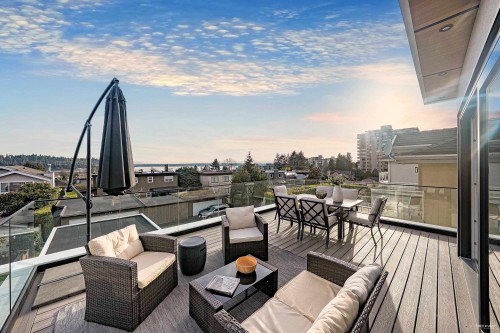 1236 Duchess Avenue, West Vancouver, BC 