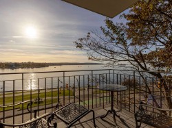 402-1575 Beach Avenue  Vancouver, BC V6G 1Y5