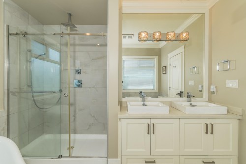 7091 Bridge Street, Richmond, BC 