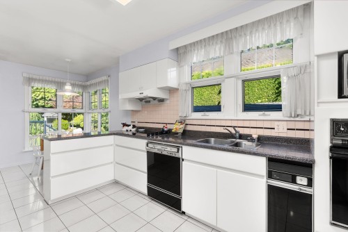 1537 40Th Avenue W, Vancouver, BC 