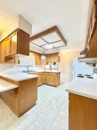 Upper-901 52a Street  Delta, BC V4M 3A1