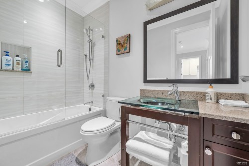 7458 Maple Street, Vancouver, BC 