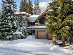 6677 Crabapple Drive  Whistler, BC V8E 0C5