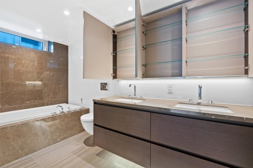 603-1571 57Th Avenue W, Vancouver, BC 