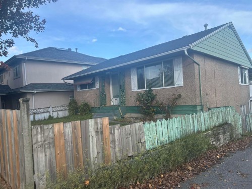 5692 Knight Street, Vancouver, BC 