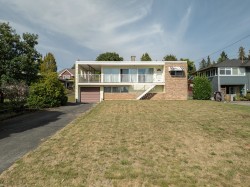 809 Shaw Avenue  Coquitlam, BC V3K 2S1