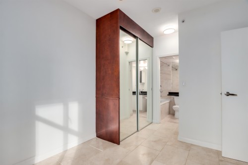 936 Richards Street, Vancouver, BC 