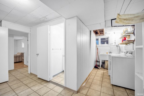 2051 17Th Avenue W, Vancouver, BC 