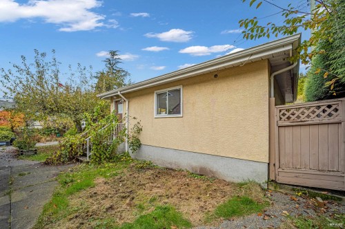 2051 17Th Avenue W, Vancouver, BC 