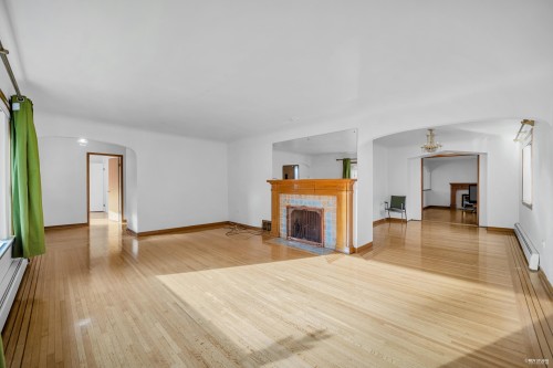 2051 17Th Avenue W, Vancouver, BC 