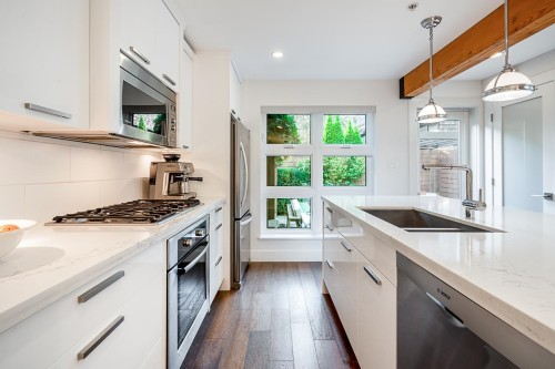 1915 Templeton Drive, Vancouver, BC 