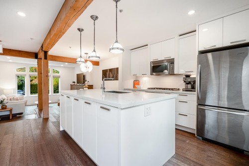 1915 Templeton Drive, Vancouver, BC 