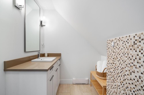 1915 Templeton Drive, Vancouver, BC 