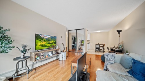 229-2033 Triumph Street, Vancouver, BC 