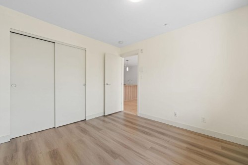 325-7058 14Th Avenue, Burnaby, BC 