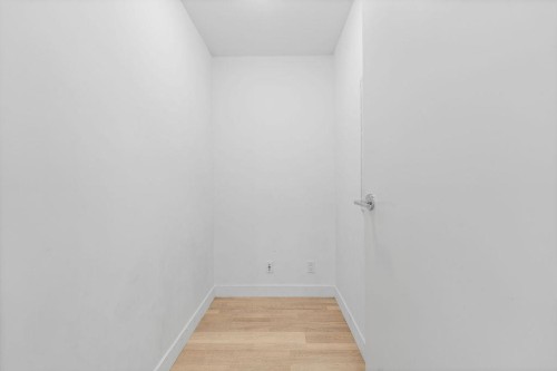 325-7058 14Th Avenue, Burnaby, BC 