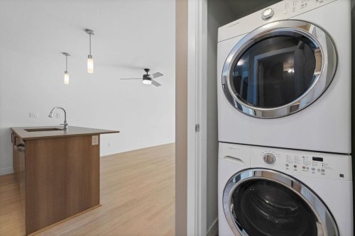 325-7058 14Th Avenue, Burnaby, BC 