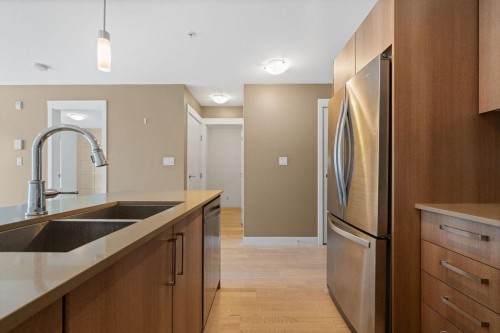 325-7058 14Th Avenue, Burnaby, BC 