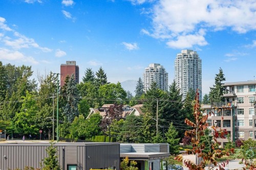 325-7058 14Th Avenue, Burnaby, BC 