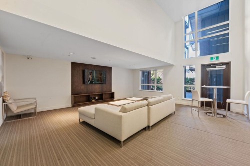 325-7058 14Th Avenue, Burnaby, BC 