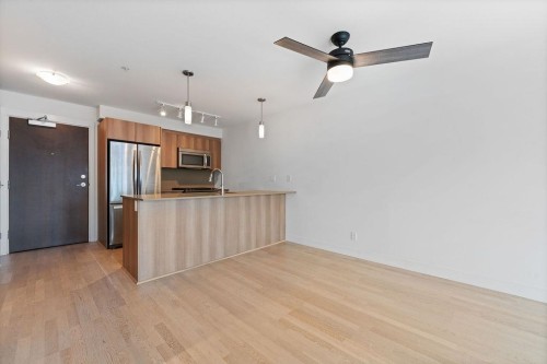 325-7058 14Th Avenue, Burnaby, BC 