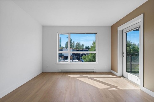 325-7058 14Th Avenue, Burnaby, BC 