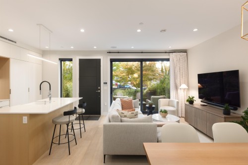 2939 15Th Avenue W, Vancouver, BC 