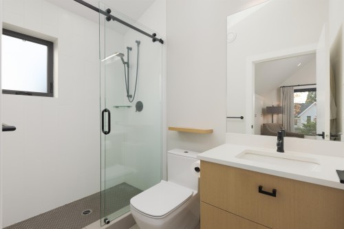 2939 15Th Avenue W, Vancouver, BC 