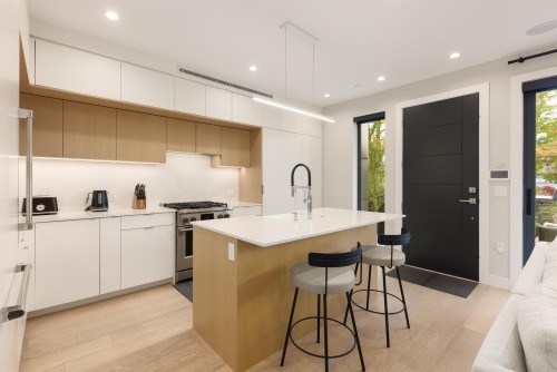 2939 15Th Avenue W, Vancouver, BC 