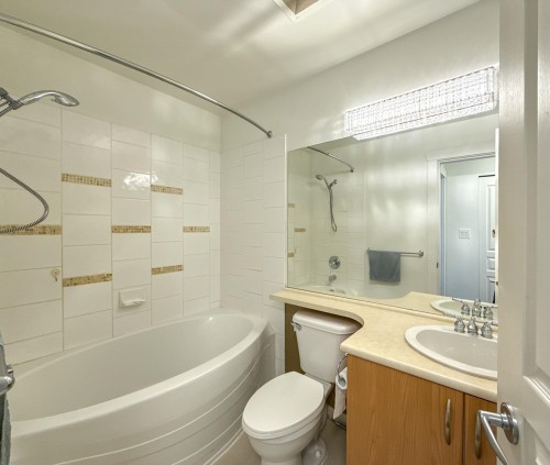 401-2988 Silver Springs Boulevard, Coquitlam, BC 