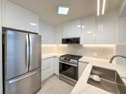 401-2988 Silver Springs Boulevard, Coquitlam, BC 