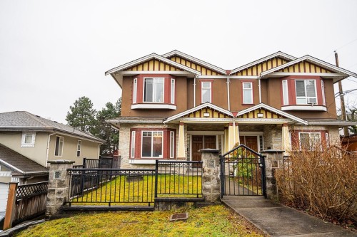 528 Sixteen Street, New Westminster, BC 