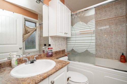 528 Sixteen Street, New Westminster, BC 