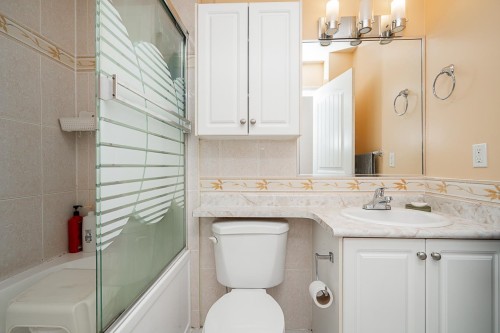 528 Sixteen Street, New Westminster, BC 