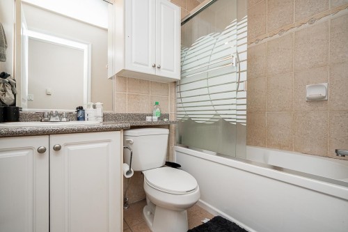 528 Sixteen Street, New Westminster, BC 