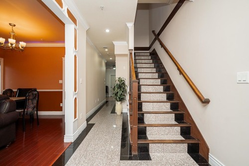 528 Sixteen Street, New Westminster, BC 