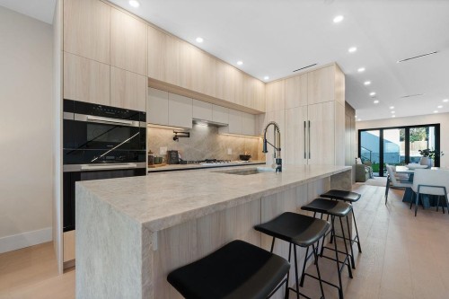 504 5Th Street E, North Vancouver, BC 