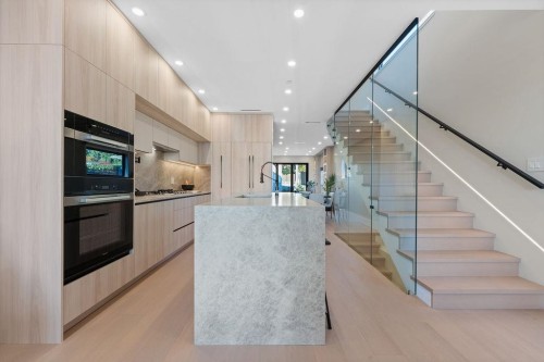 504 5Th Street E, North Vancouver, BC 