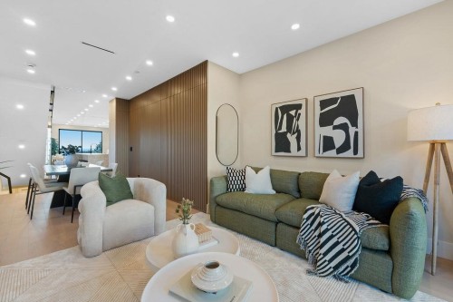 504 5Th Street E, North Vancouver, BC 