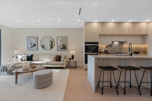 504 5Th Street E, North Vancouver, BC 