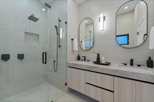 504 5Th Street E, North Vancouver, BC 